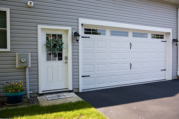 24/7 Emergency Garage Door Panel Replacement experts in Thomas County County, KS